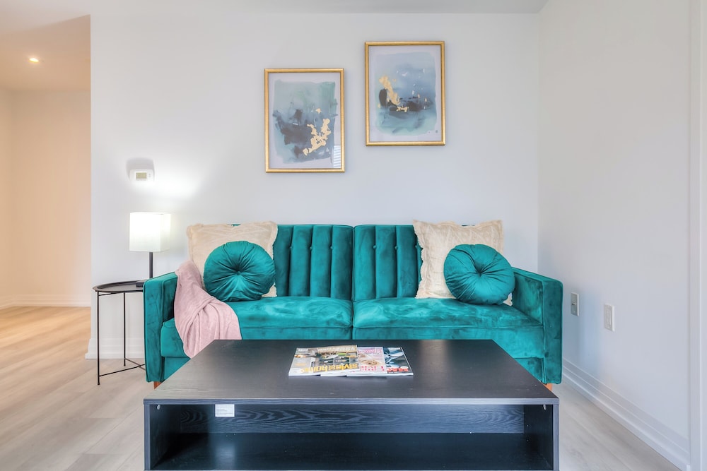 Premier Suite, 1 Queen Bed with Sofa bed, Balcony, City View, photo 6