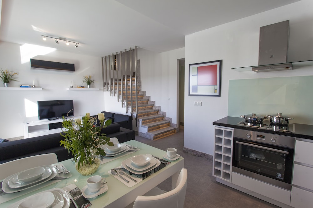 Family Room, 3 Bedrooms photo 3