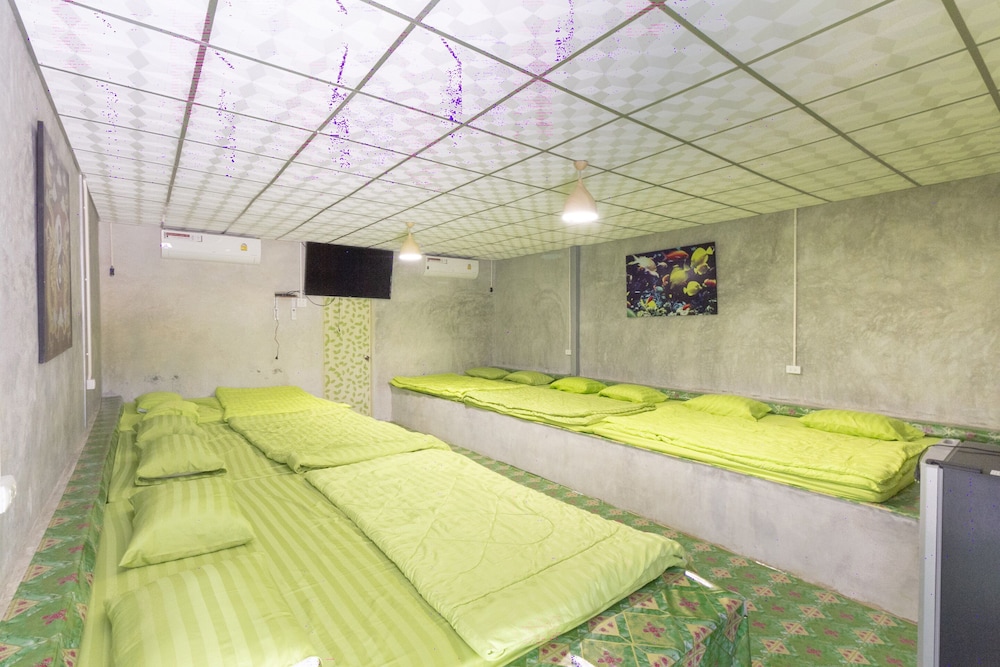 Family Room, Multiple Beds - Photo 5