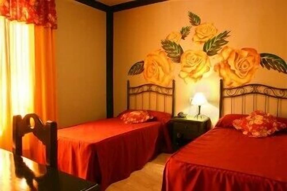 Twin Room - Photo 2