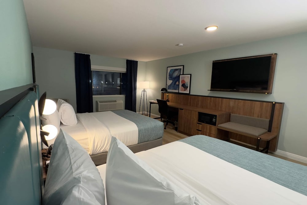 Deluxe Room, 2 Queen Beds, Non Smoking - Photo 3