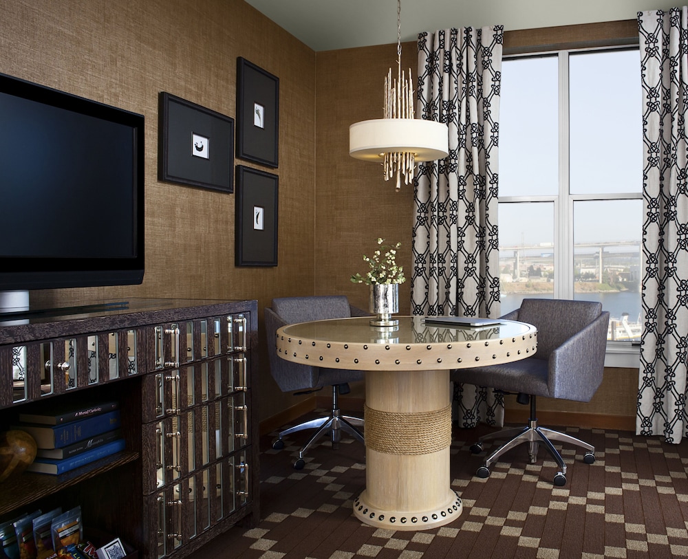 Premium Room, 2 Double Beds (Willamette River View)
