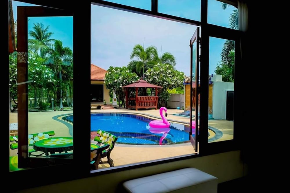 4-Bedroom with Private Pool photo 3