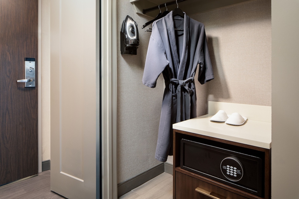 Deluxe Room, 1 King Bed