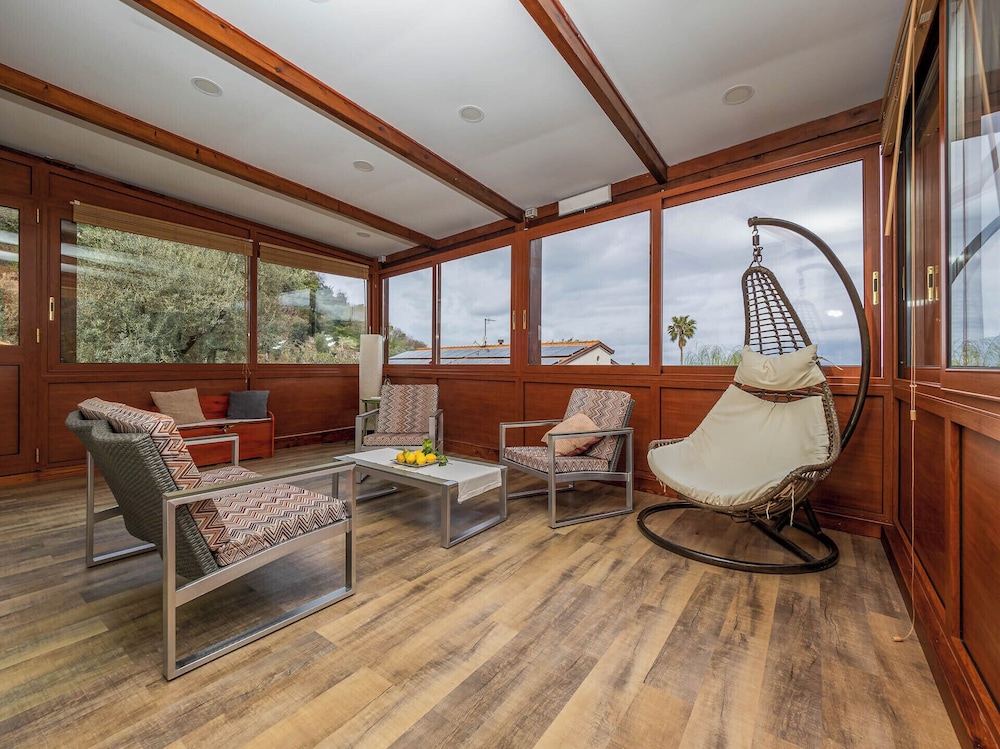 Panoramic House, Partial Sea View