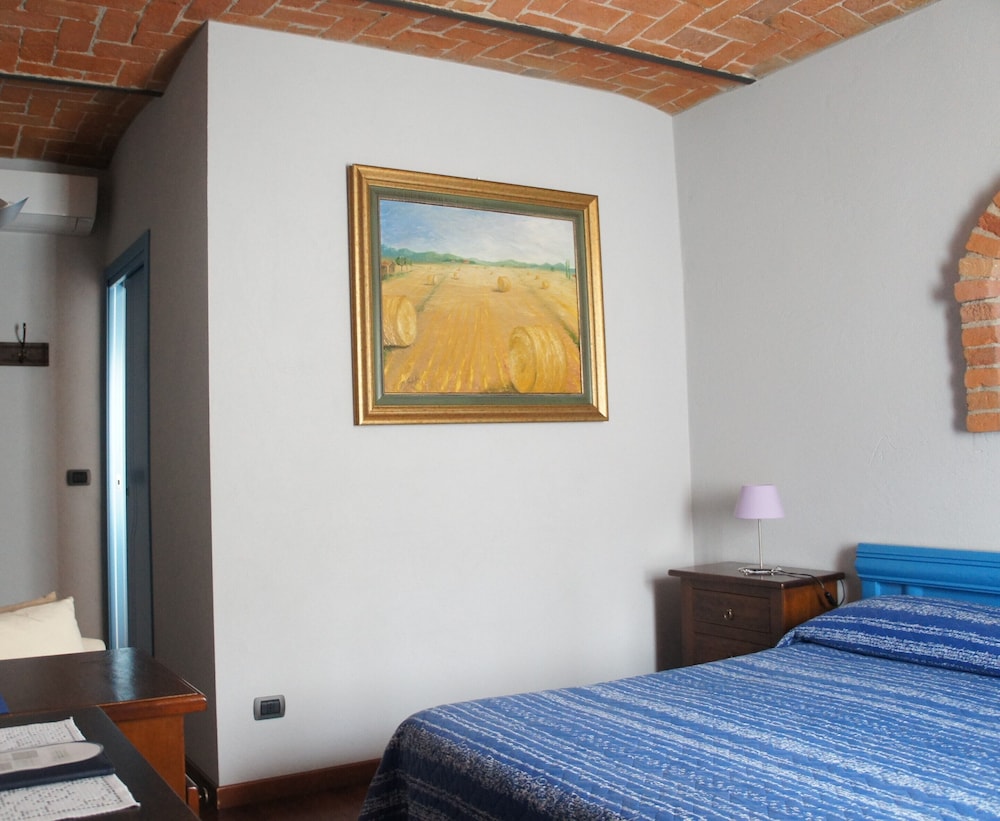 Standard Room photo 2