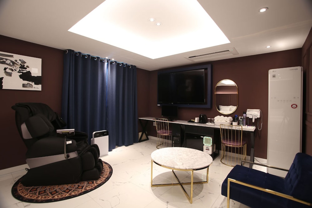 C Premium Room - Photo 5