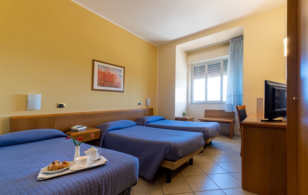 Triple Room - Photo 2