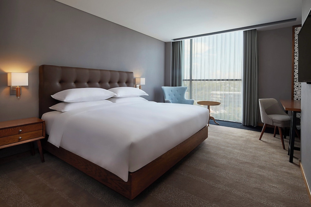 Room, 1 King Bed, City View - Photo 1