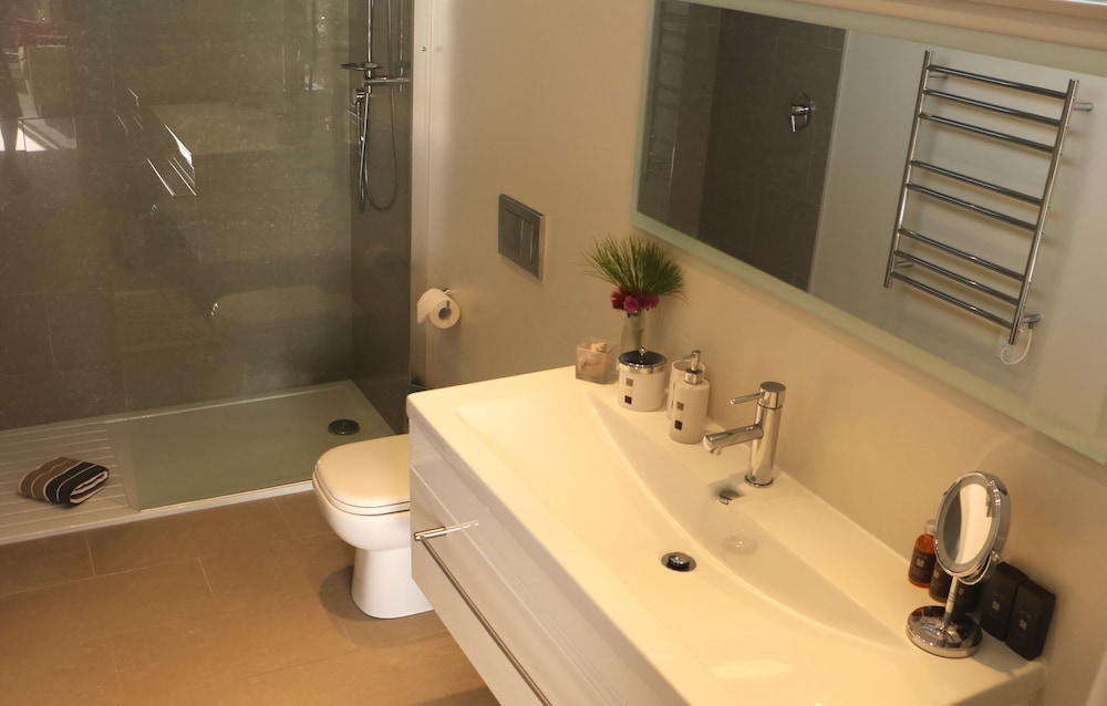 Standard Studio, 1 King Bed, Non Smoking, Air conditioning (Aroha Suite) photo 3