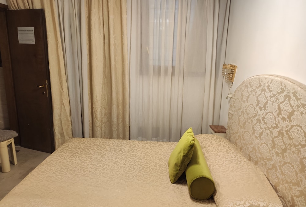 Economy Room photo 3