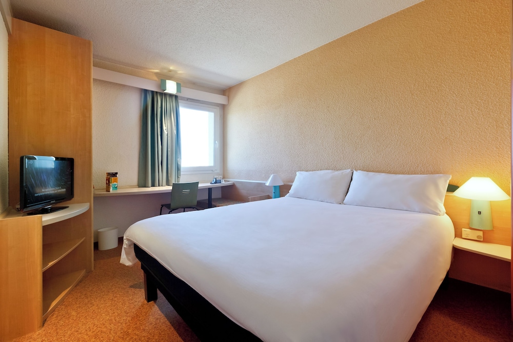 Standard Room, 1 Double Bed, Accessible - Photo 1