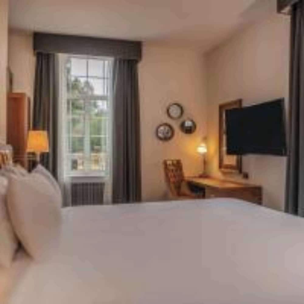 Deluxe Room, Garden View - Photo 2