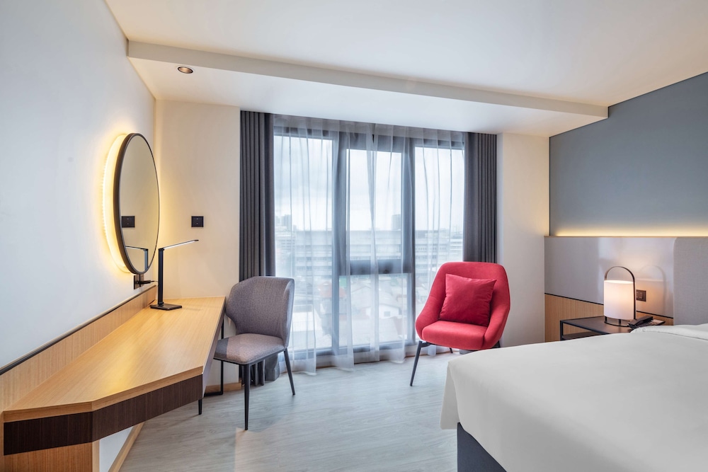 Superior Room, 1 King Bed, Non Smoking photo 3
