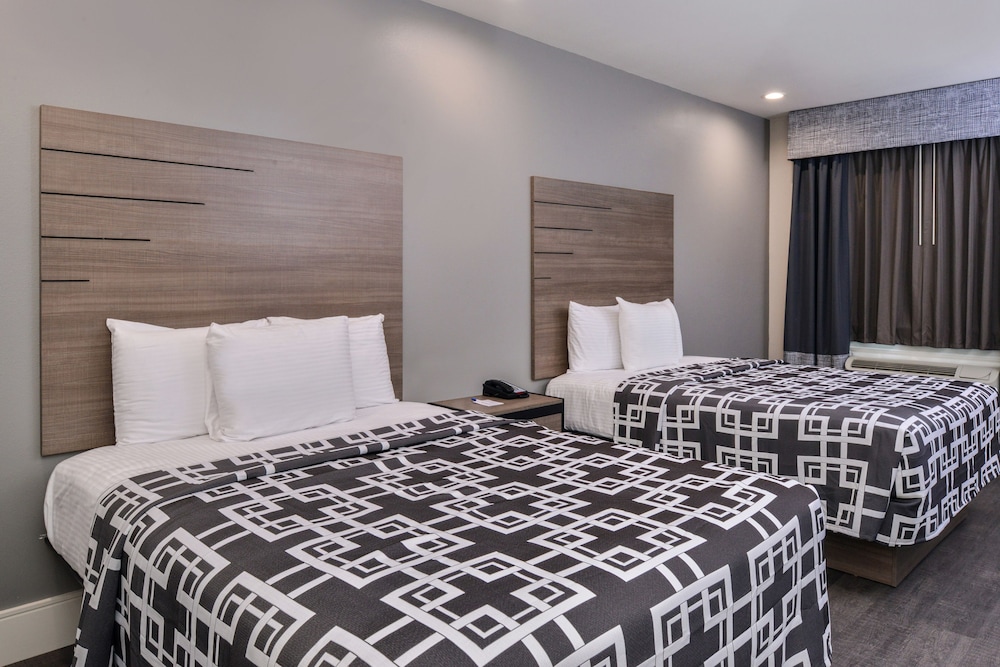 Standard Room, 2 Queen Beds, Smoking, Kitchenette