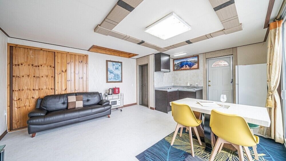 Room (B201) photo 2