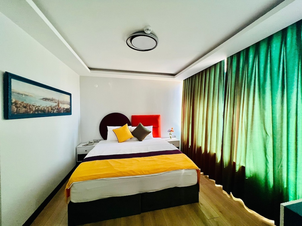 Standard Double or Twin Room, Partial Sea View photo 2