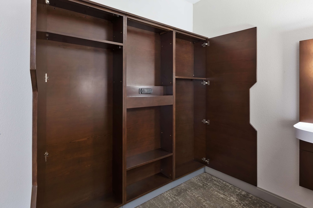 Suite, 1 King Bed, Non Smoking - Photo 2