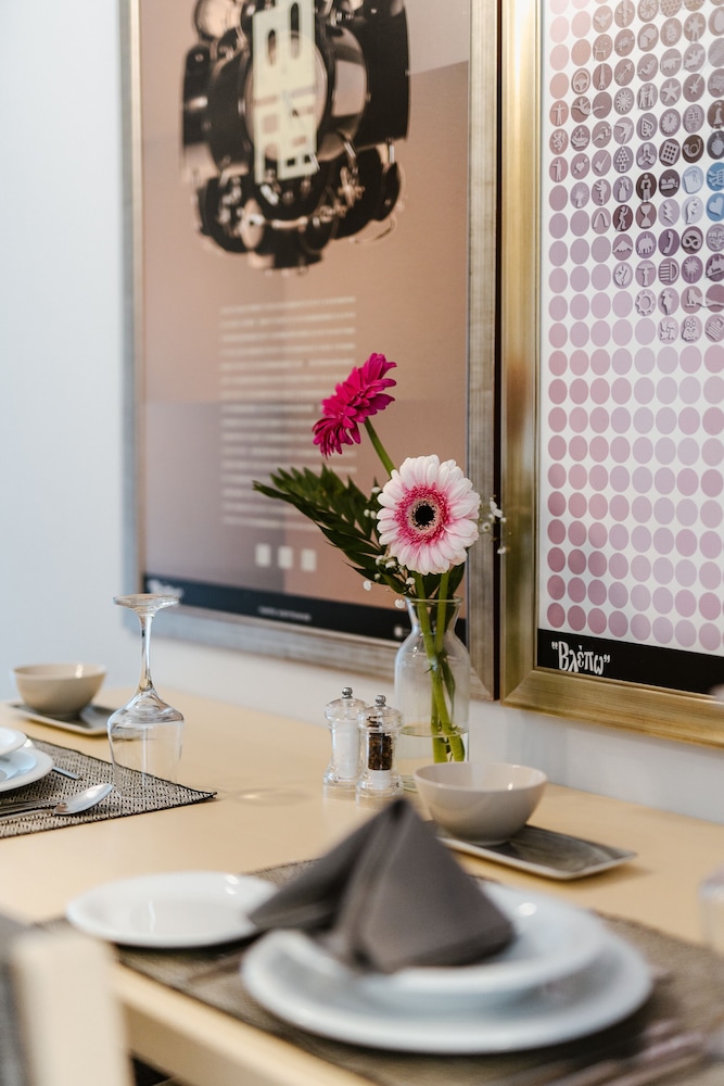 Luxury Suite - Photo 7