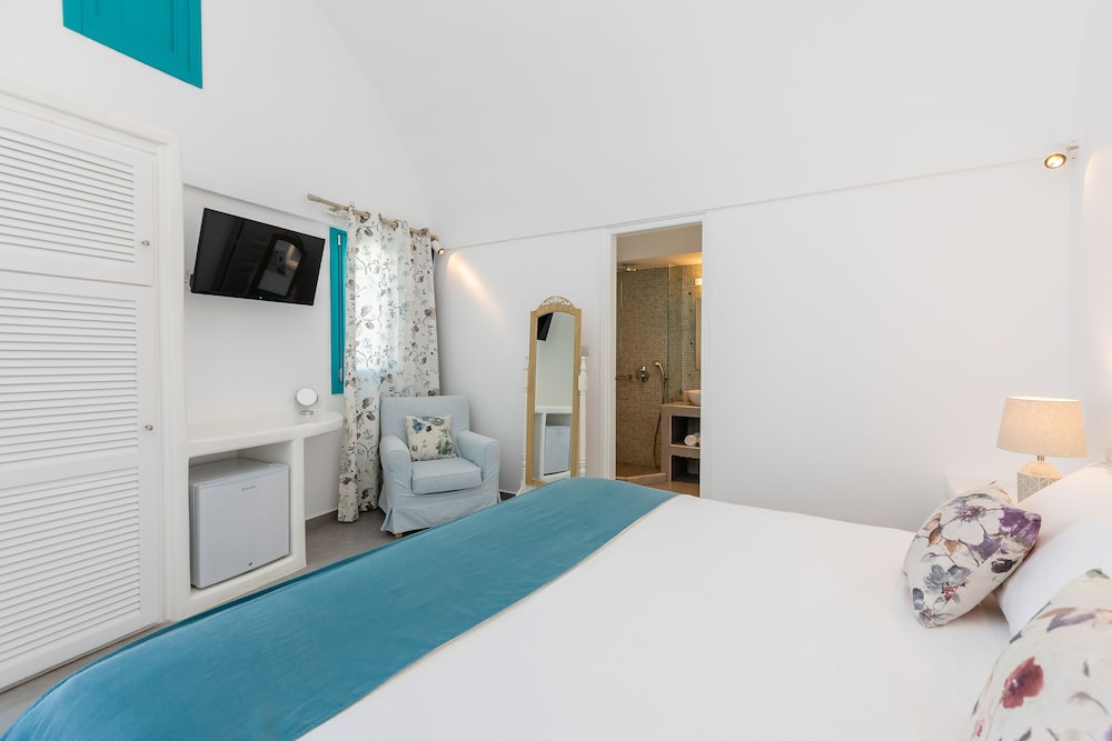 Superior Room, Pool View - Photo 9