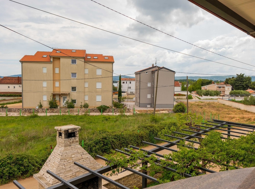 House (Charming Three Bedroom House Turanj)