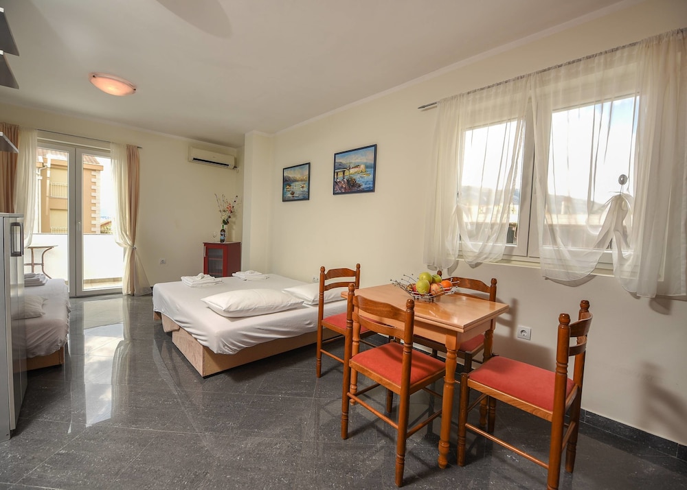Studio apartment Sea View 25