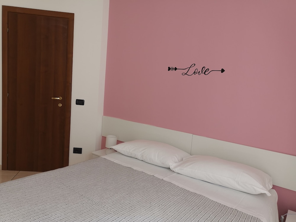 Standard Twin Room, 2 Twin Beds, Private Bathroom photo 1