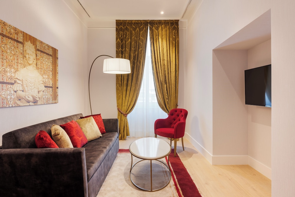 Luxury Suite thumbnail 5