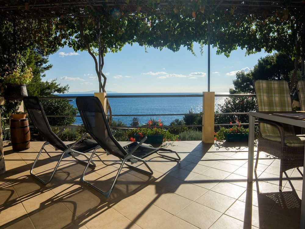 House (Ani - 30 m from beach - H(4+1))