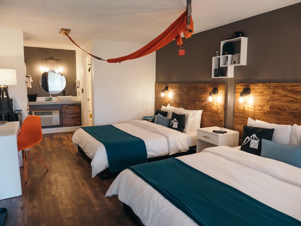 Standard Room, 2 Queen Beds photo 2