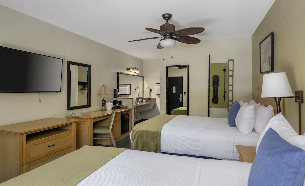 Room, 2 Double Beds - Photo 11