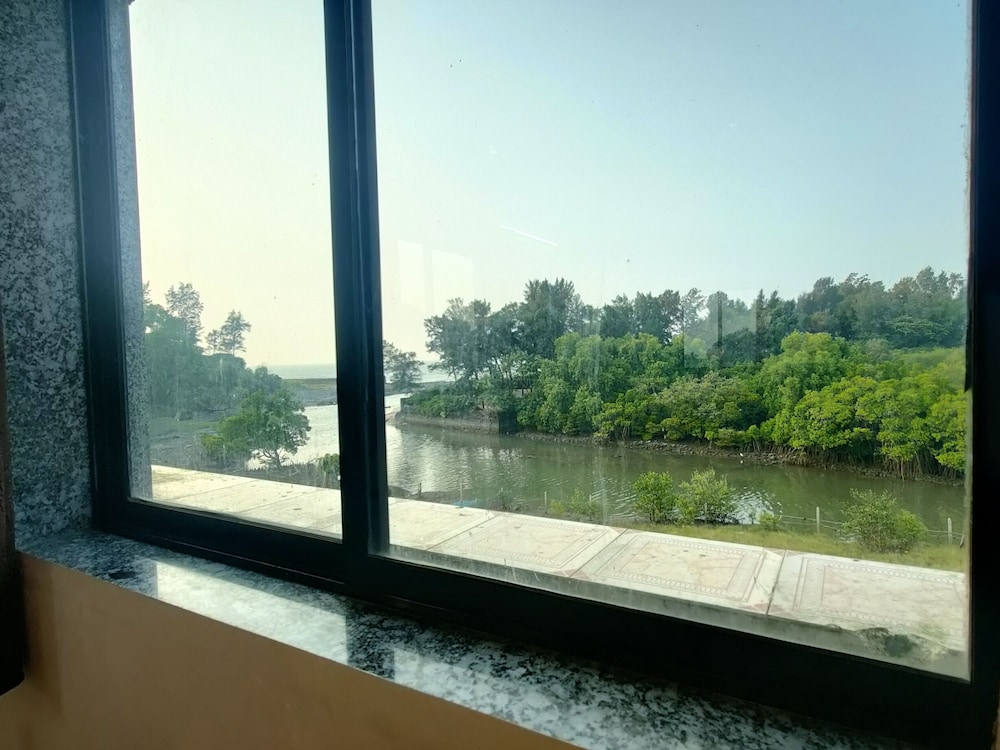 Quadruple Room, Lake View photo 3