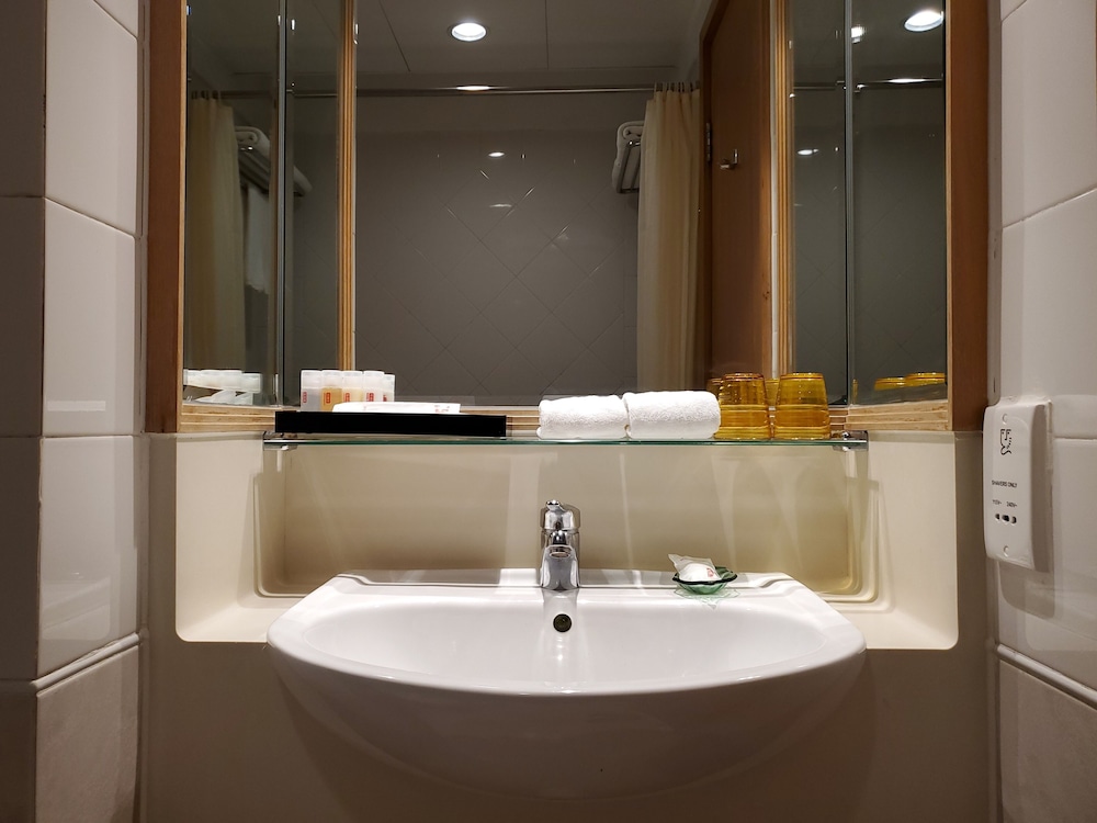 Superior Room, 2 Twin Beds, Non Smoking, City View photo 3