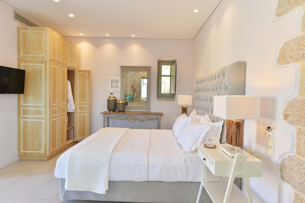 Deluxe Suite, Sea View - Photo 7