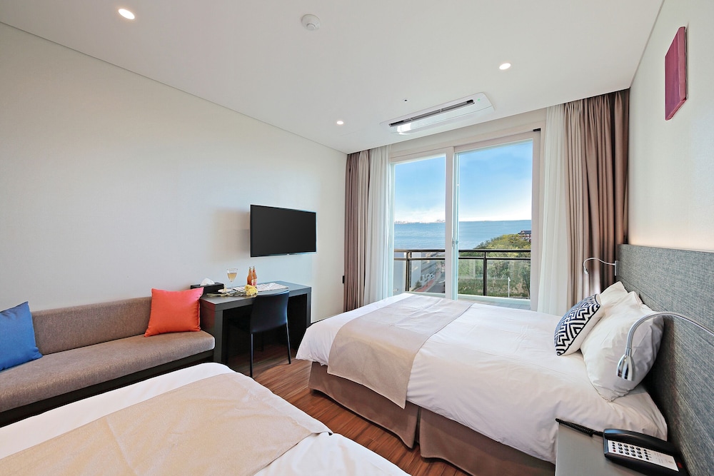 Premier Family Twin Room, Ocean View/Terrace - Photo 3