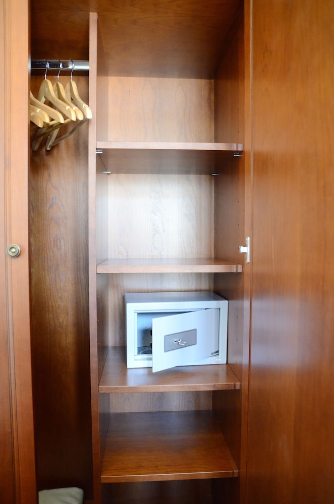 Royal Apartment, 1 Bedroom, Private Bathroom, Garden Area photo 1