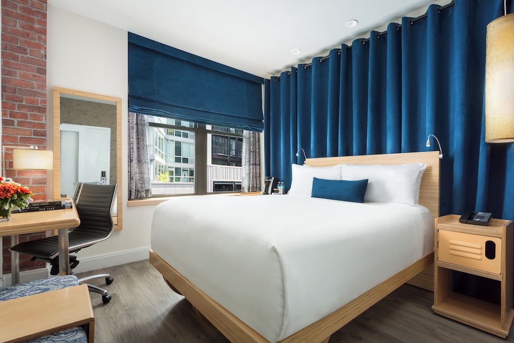 Standard Room, 1 Queen Bed