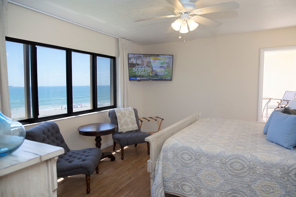 Condo, 3 Bedrooms, Oceanfront photo 2
