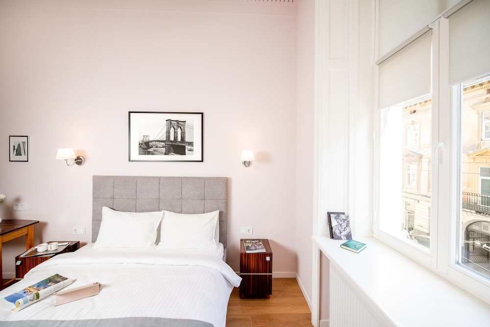 Superior Room, 1 Queen Bed, Non Smoking photo 3