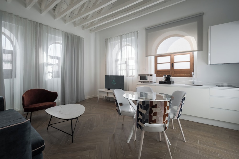 Premium Apartment, 1 Bedroom (With Parking)