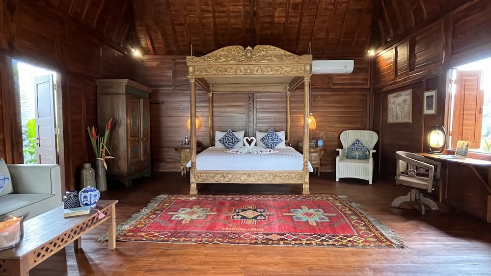 Charming Wooden House photo 2