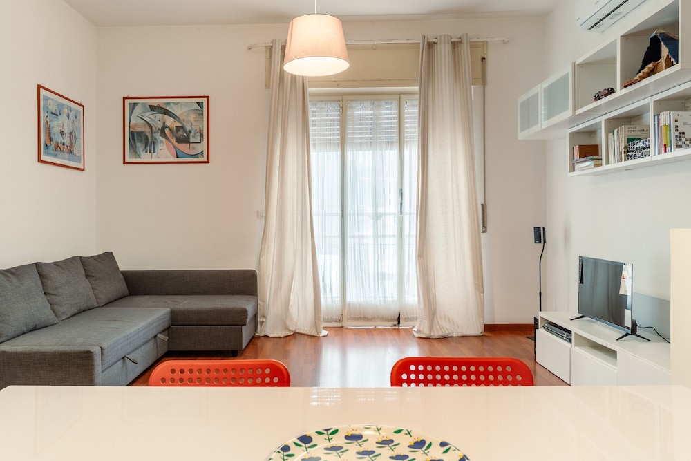 Apartment photo 2