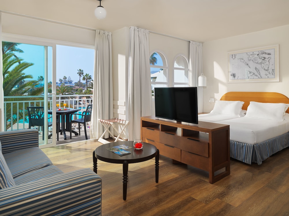 Junior Suite, Pool View