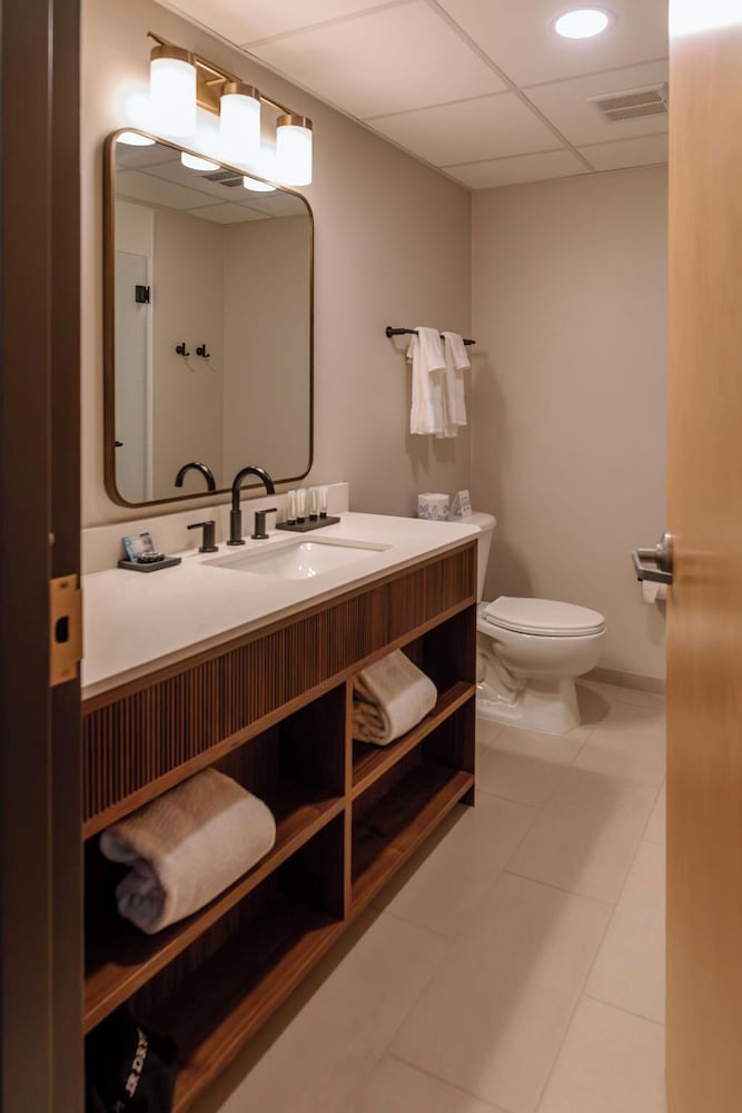Standard Room, 1 Queen Bed, Mobility Accessible - Photo 2