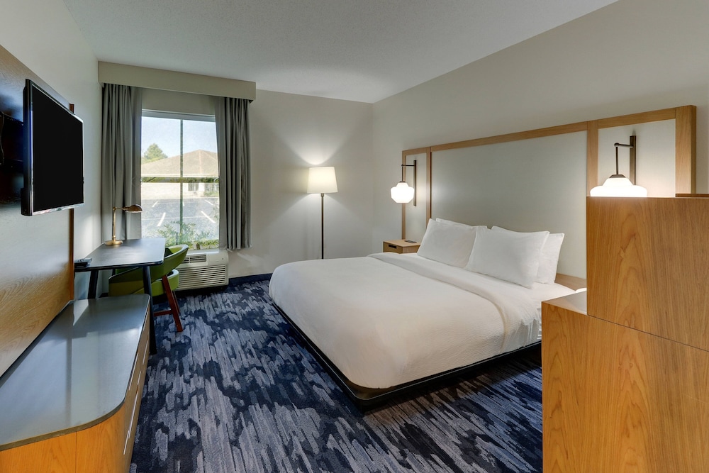 Room, 1 King Bed (Mobility/Hearing Access, Roll-In Shwr) - Photo 1