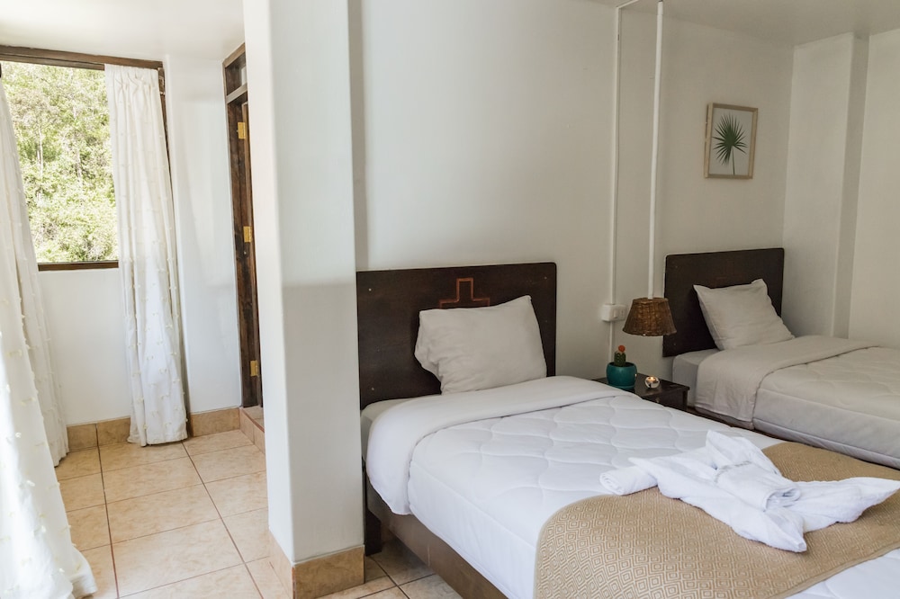 Economy Double Room, 2 Twin Beds photo 2