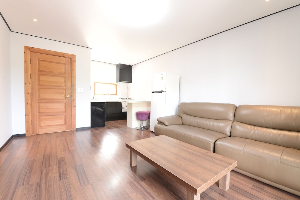 Cabin, 3 Bedrooms (50 Pyeong) photo 1