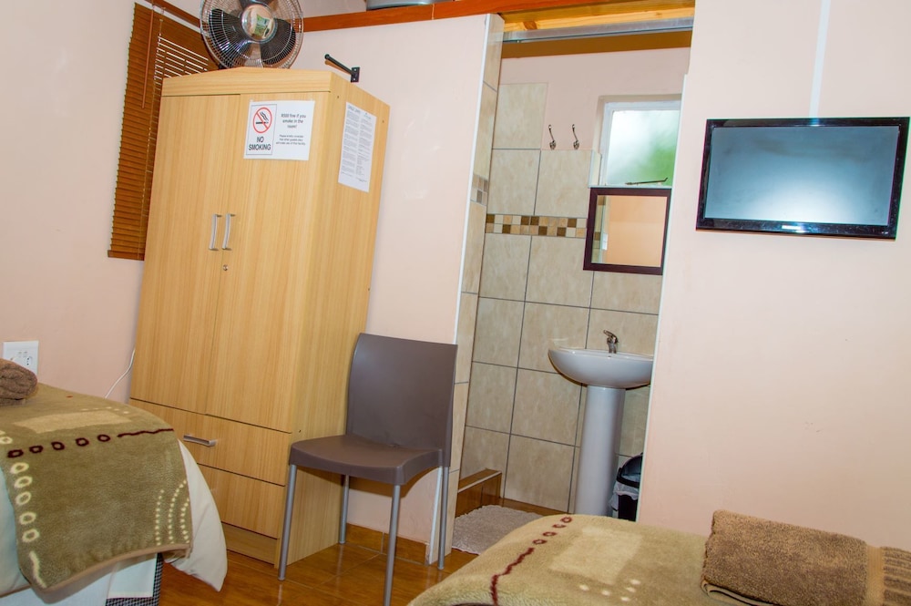 Standard Twin Room, 2 Twin Beds photo 3
