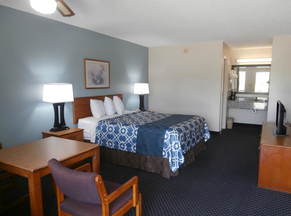 Deluxe Room, 1 Queen Bed, Non Smoking - Photo 1