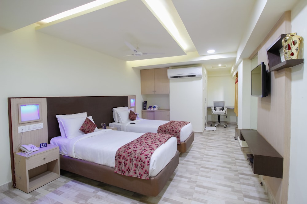 Deluxe Double Or Twin Room, 1 Queen Bed photo 3